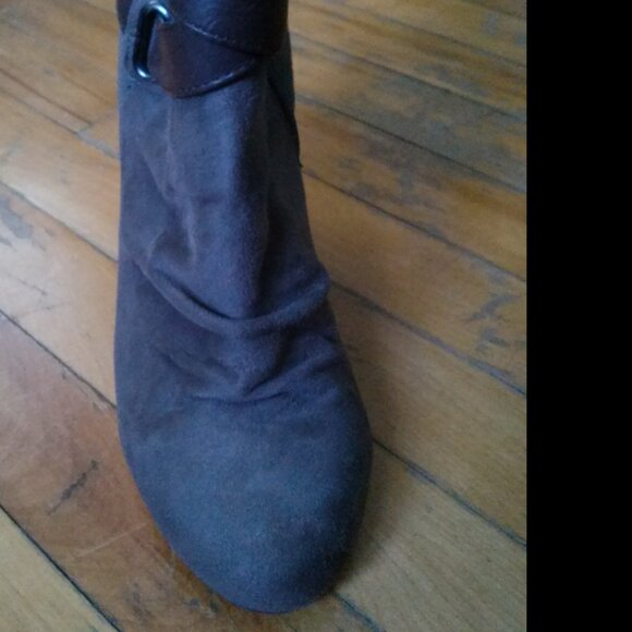 Women's 4" Heel Boots, Olive Green Faux Suede, Brown Buckle, Size 7 - Picture 6 of 16